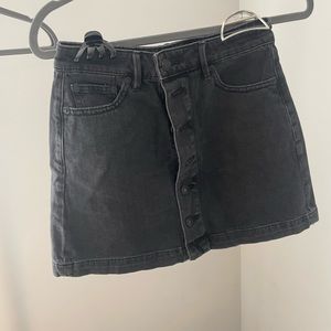 American Eagle black button up mini skirt. In a size zero. Was worn one time.